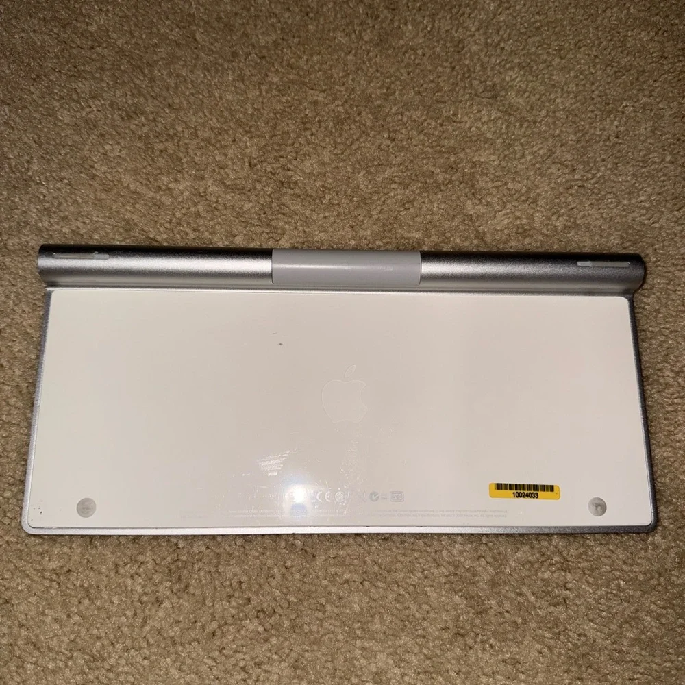 Apple First Gen Bluetooth keyboard